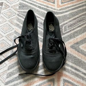 Vans Women’s 7.5 or Men’s 6 All Black